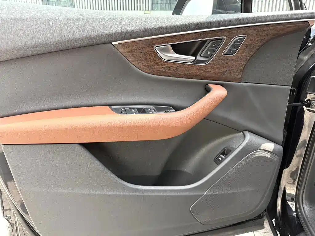 Audi Q7 — миниатюра 7