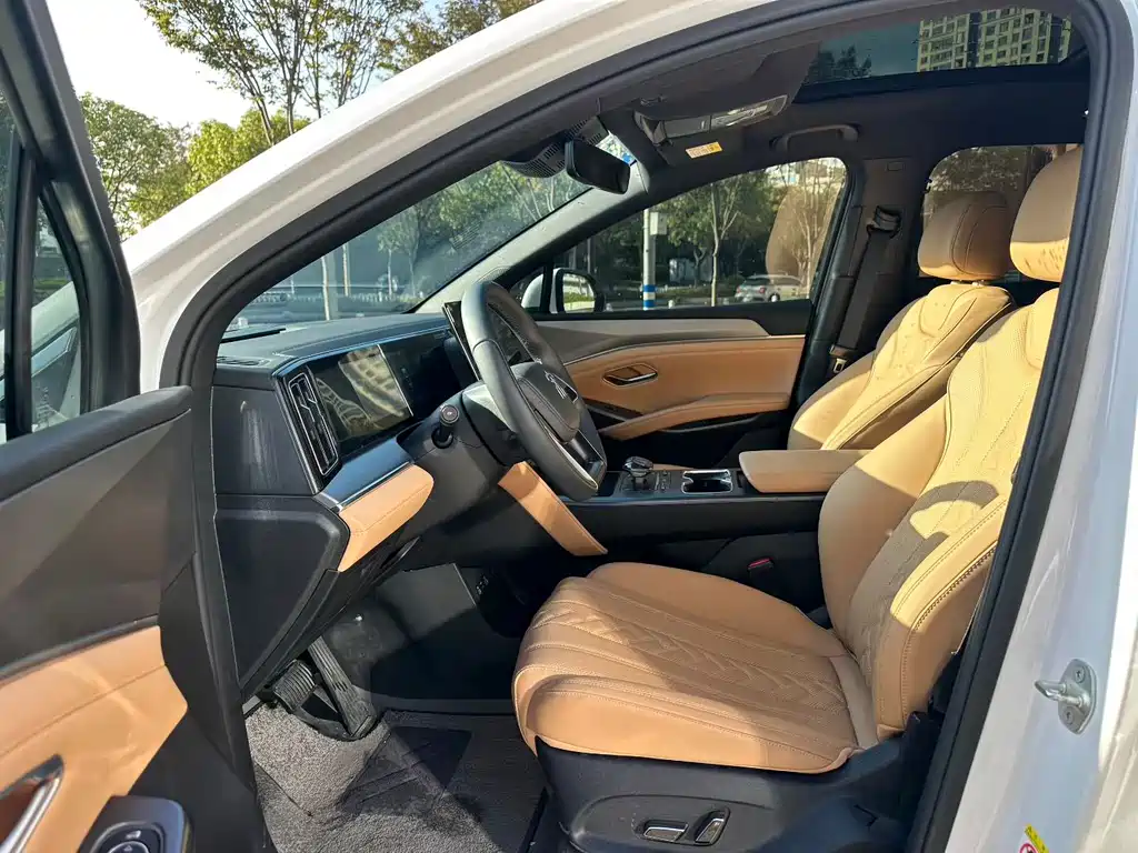 BYD L DM-i — миниатюра 4