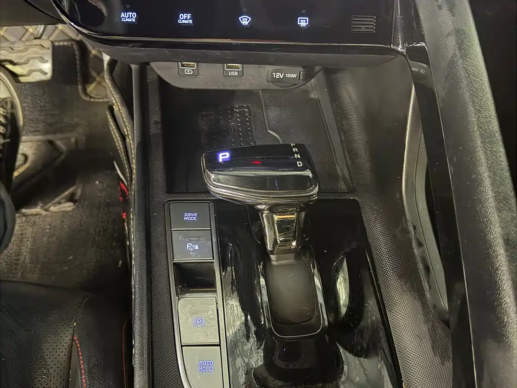 Hyundai Elantra — миниатюра 11