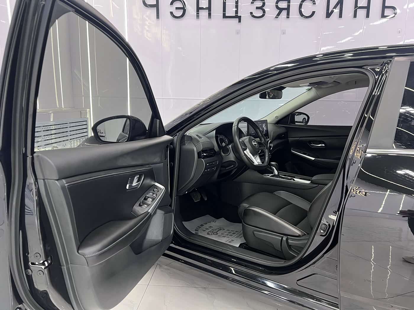 Nissan Sylphy 1.6 л 2023 г. Чёрный, пробег 13000 км