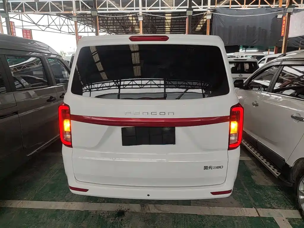 Dongfeng 380 2022 1.5L 7 мест