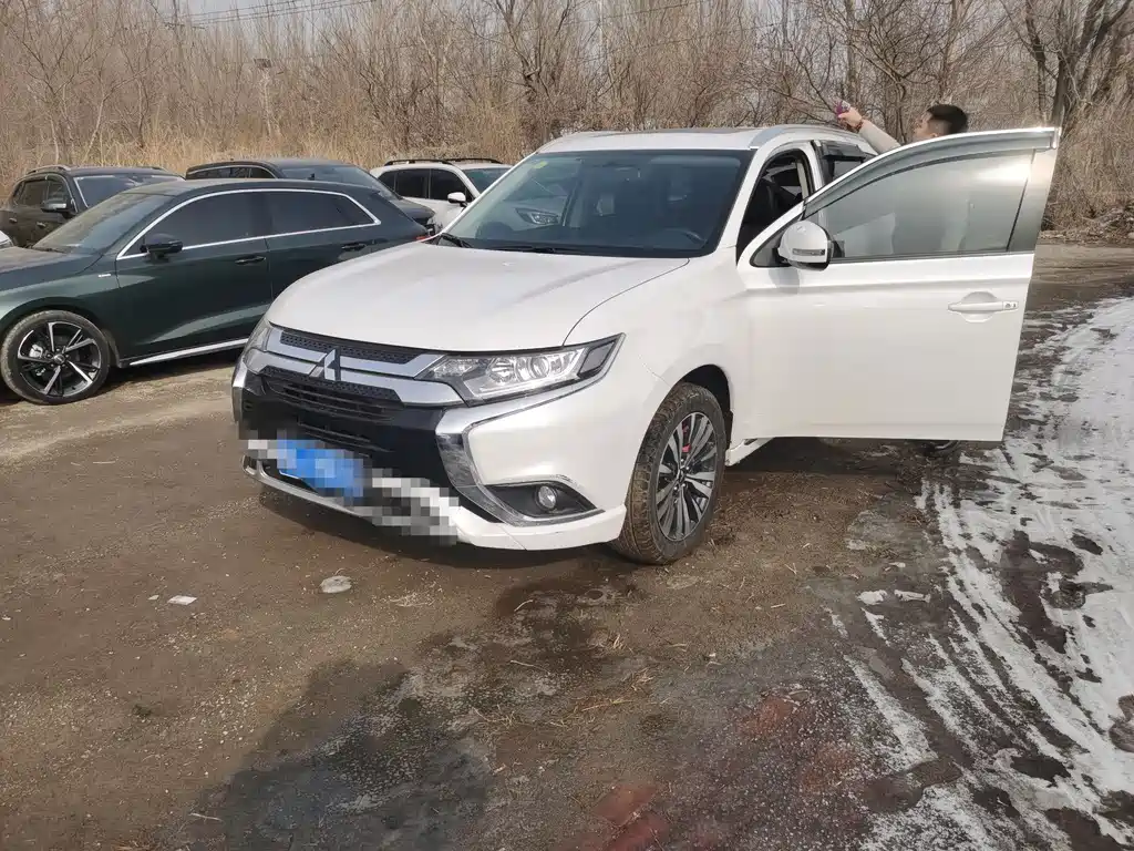 MITSUBISHI OUTLANDER