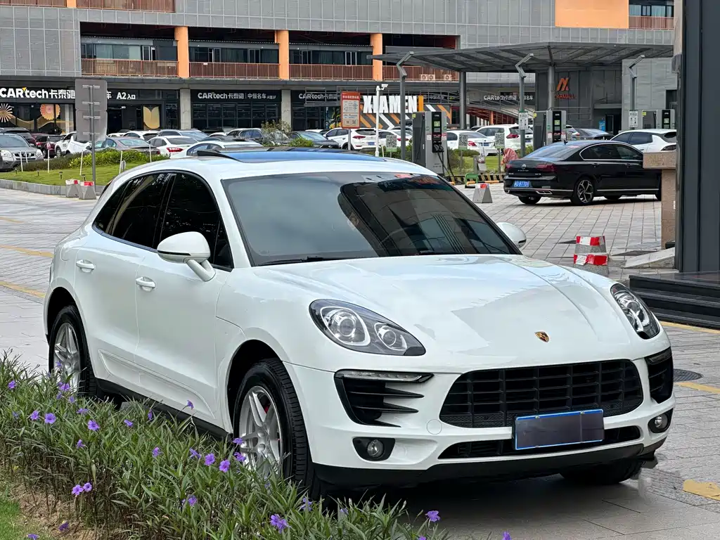 Porsche Macan — миниатюра 3
