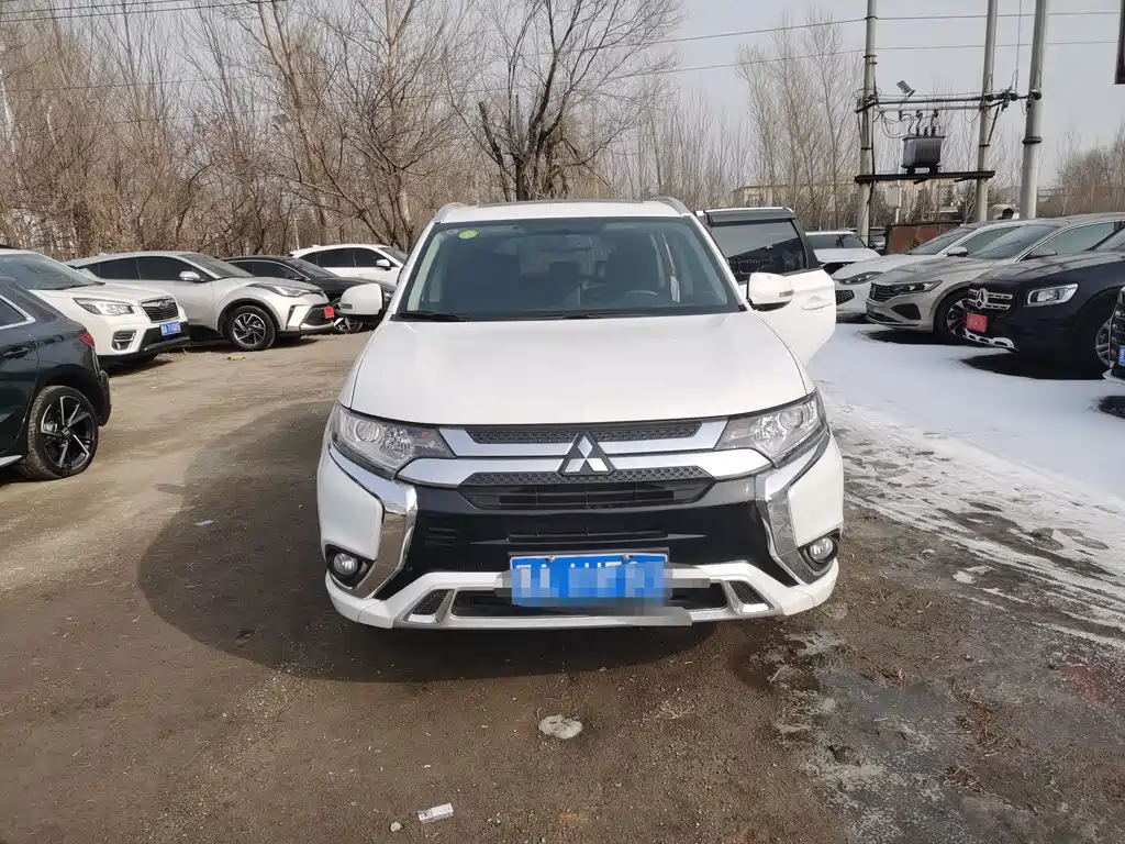 MITSUBISHI OUTLANDER