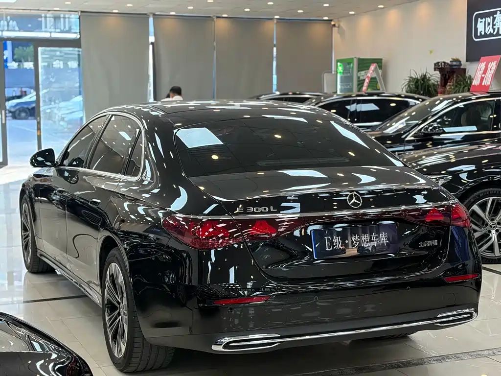 Mercedes-Benz E-Class — миниатюра 5