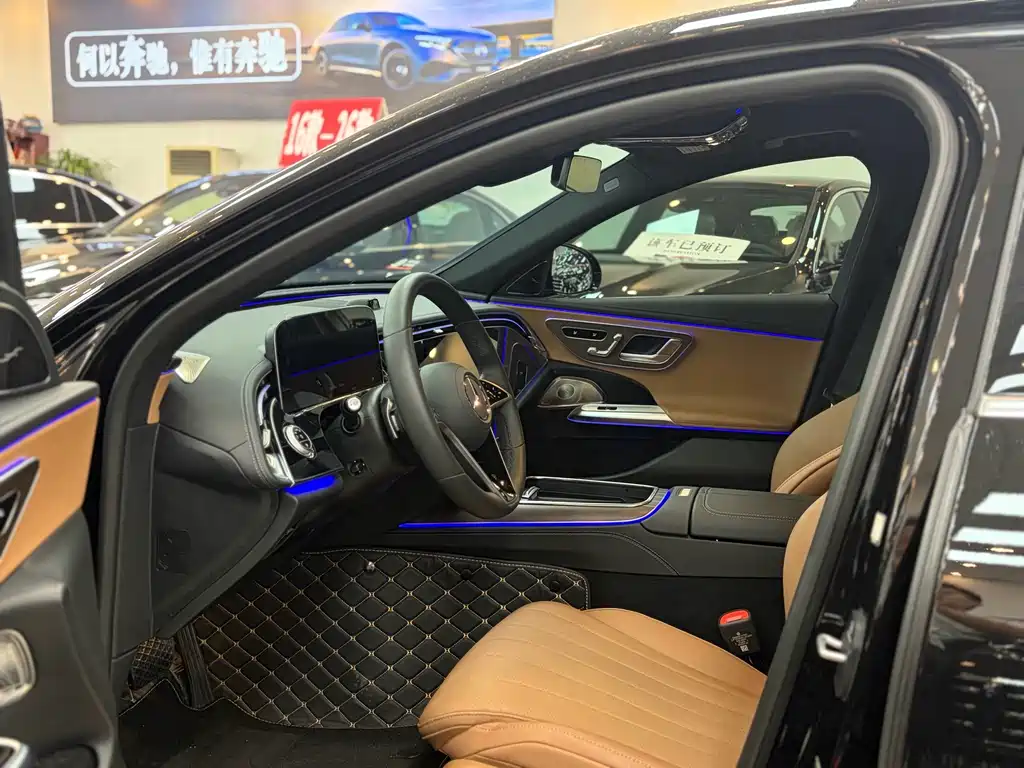 Mercedes-Benz E-Class — миниатюра 7