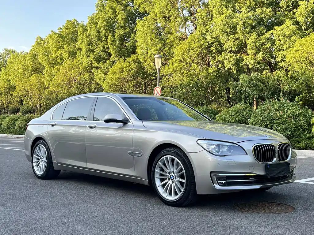 BMW 7 Series — миниатюра 4