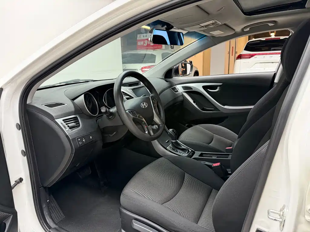 Hyundai Elantra Langdong — миниатюра 8