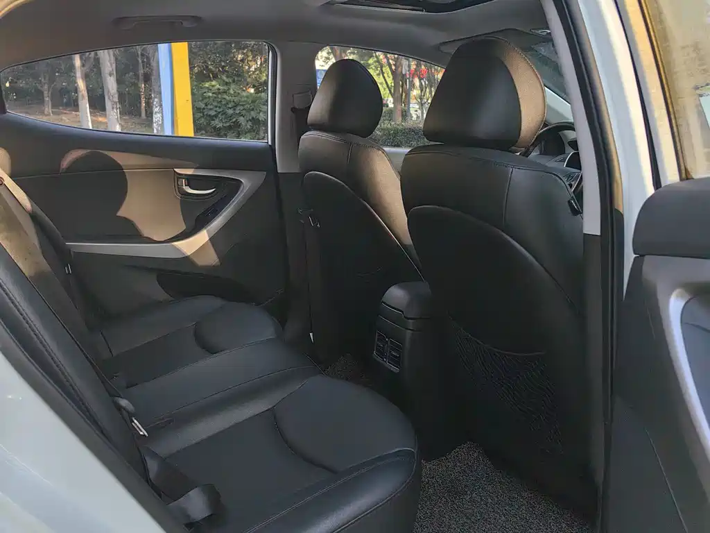 Hyundai Elantra Langdong — миниатюра 8