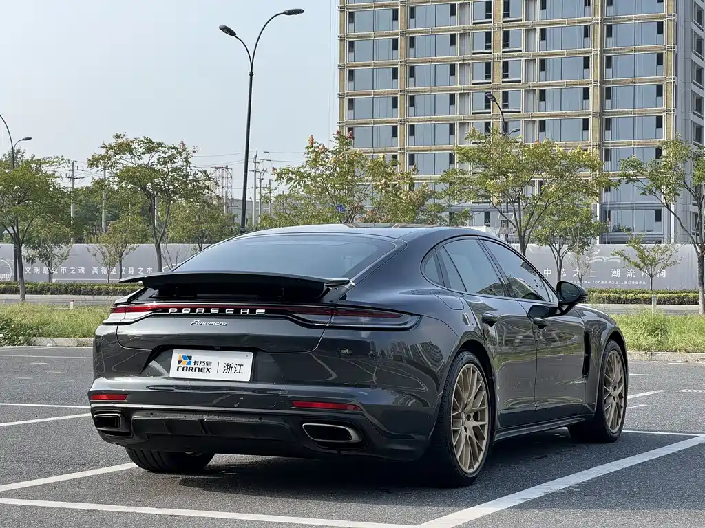 PORSCHE PANAMERA