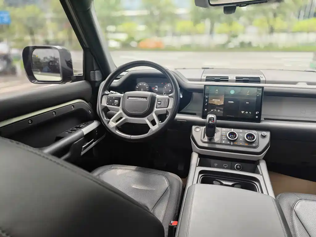 Land Rover Defender — миниатюра 4