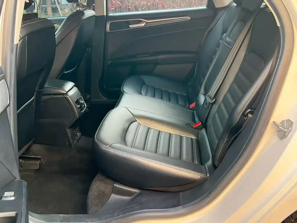 Ford Mondeo — миниатюра 5