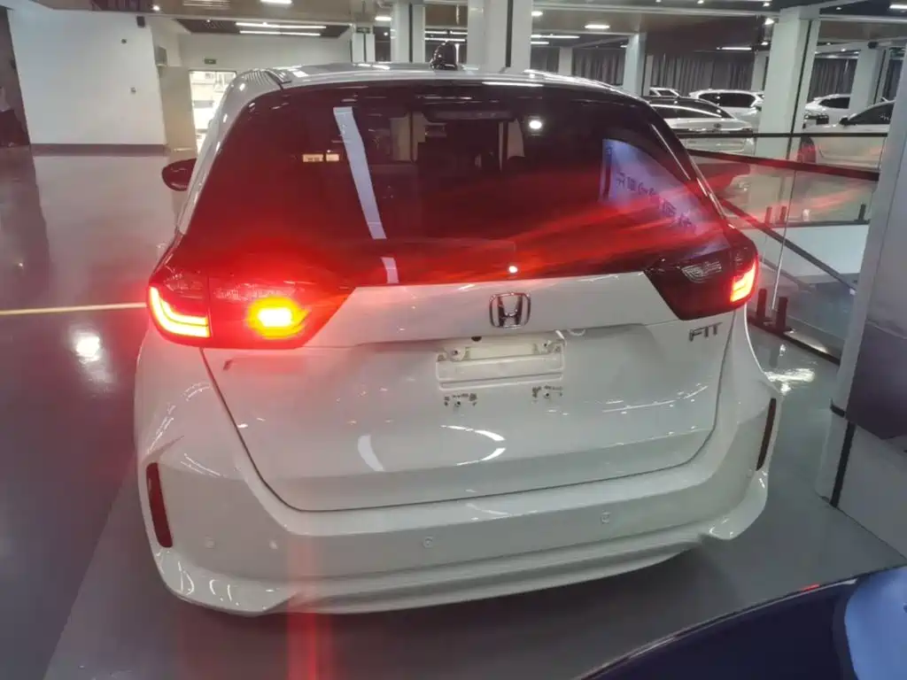 Honda Fit — миниатюра 6