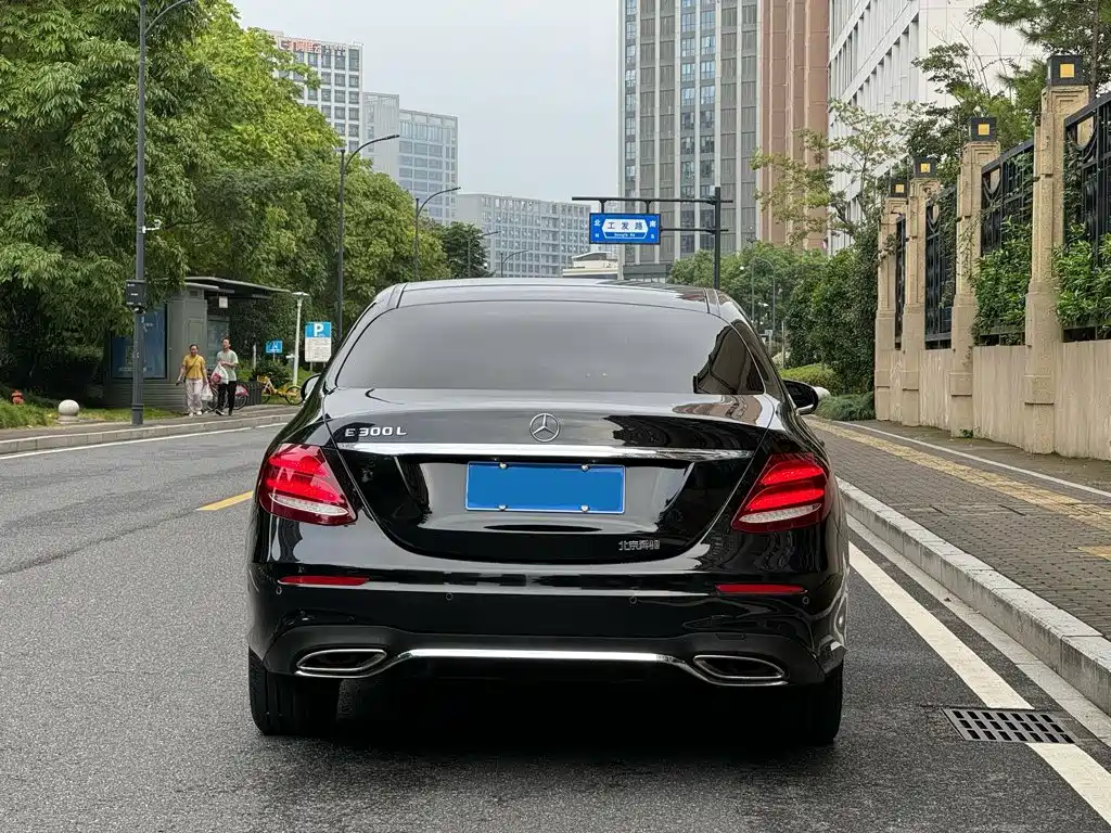 Mercedes-Benz E-Class — миниатюра 2