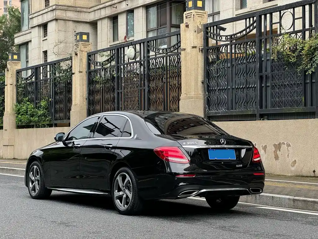 Mercedes-Benz E-Class — миниатюра 3