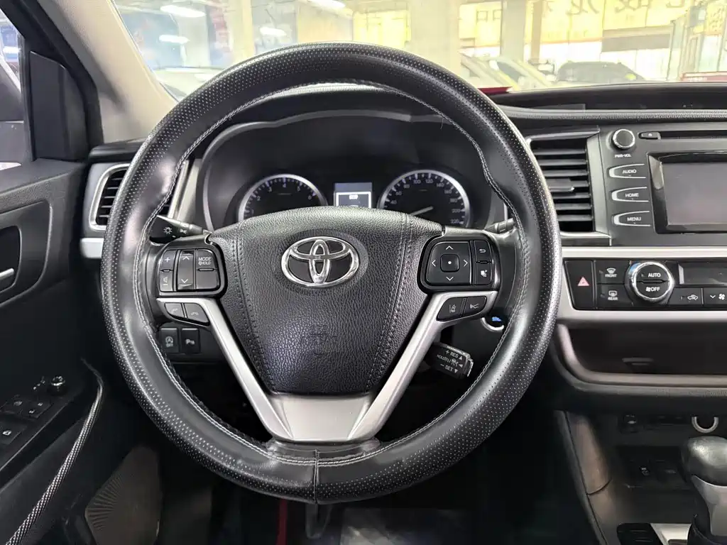 TOYOTA HIGHLANDER