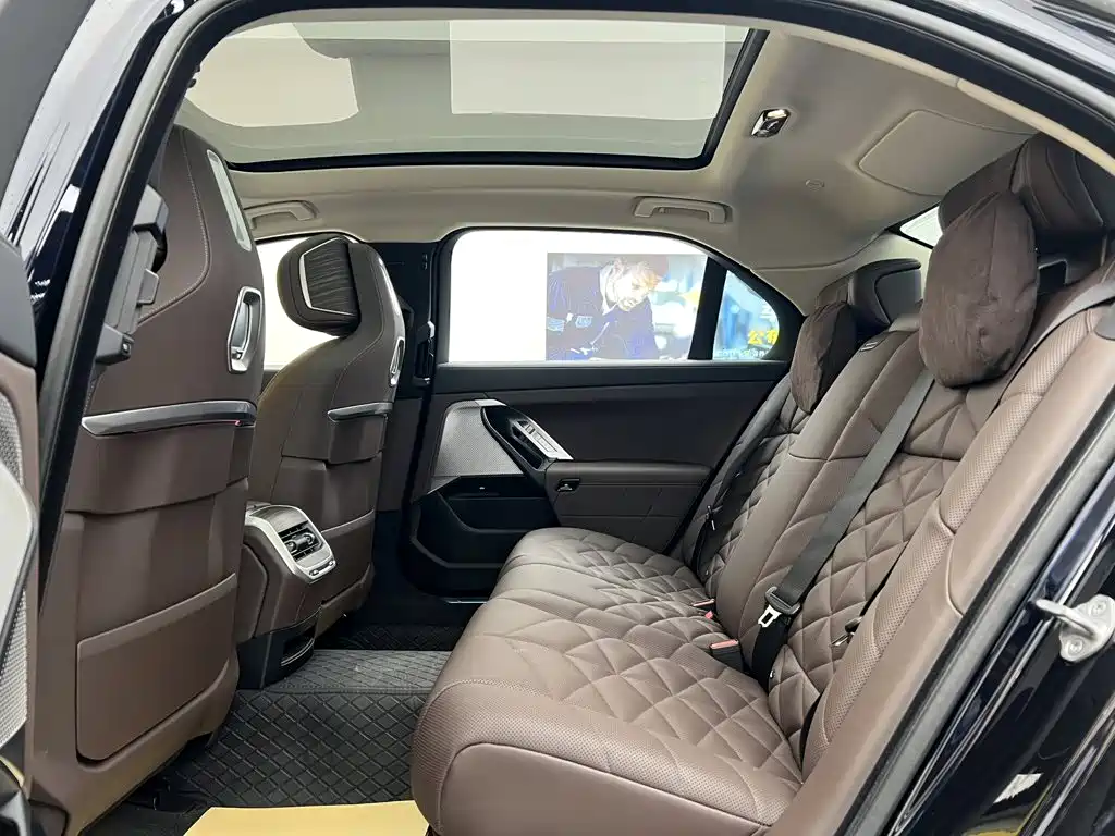 BMW 7 Series — миниатюра 20