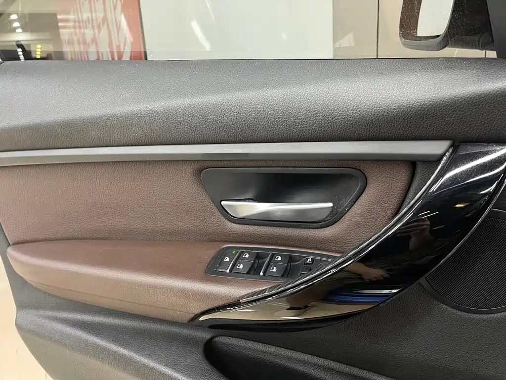 BMW 3 Series — миниатюра 7