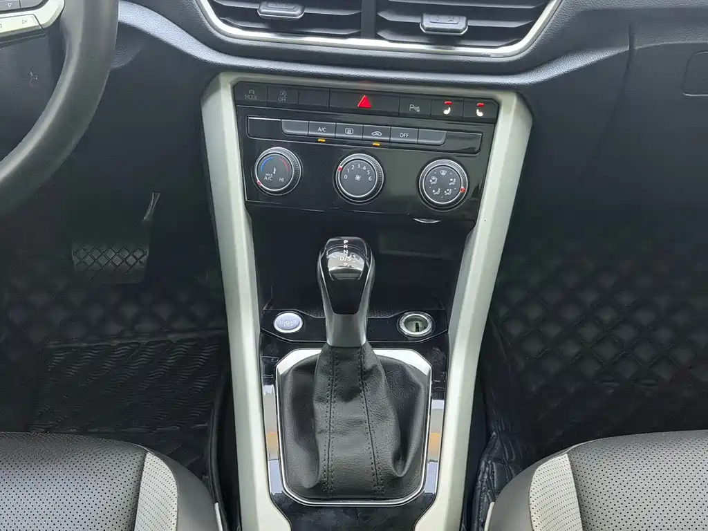 Volkswagen T-Roc — миниатюра 11