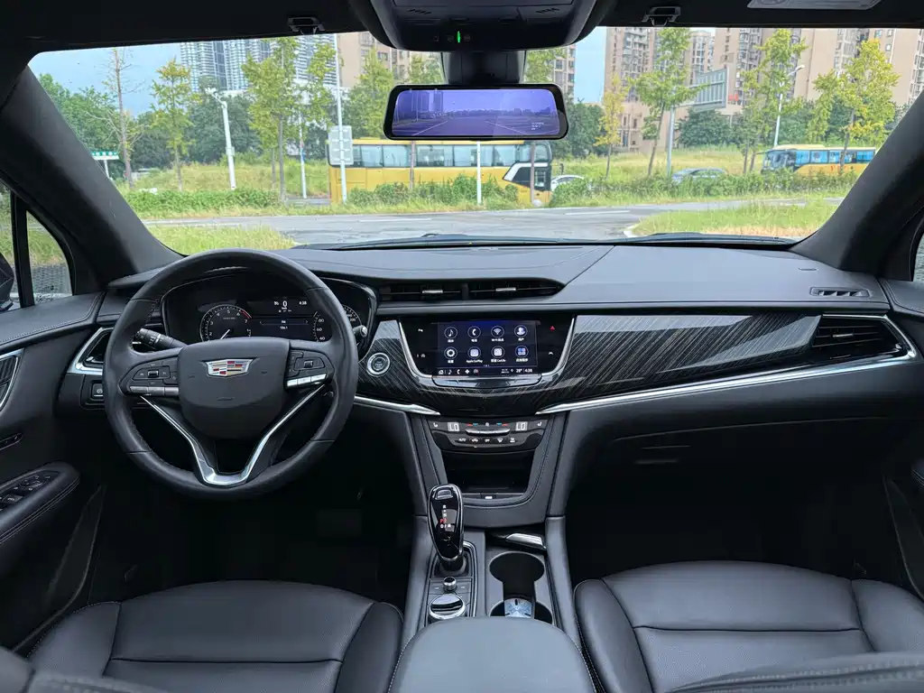 CADILLAC XT6