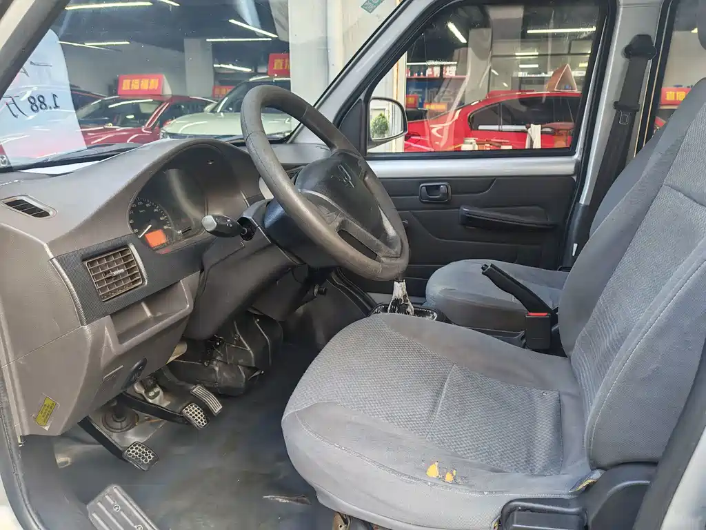 Wuling Rongguang — миниатюра 7