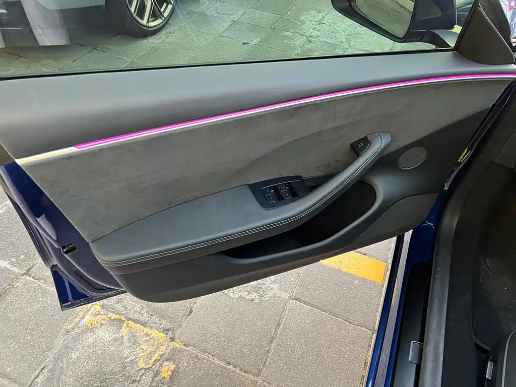 Tesla Model 3 — миниатюра 12
