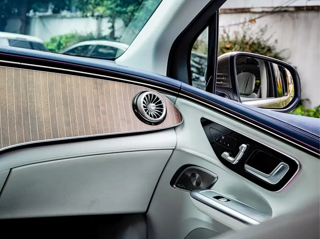 Mercedes-Benz EQE SUV — миниатюра 17