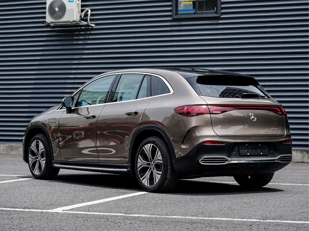 Mercedes-Benz EQE SUV — миниатюра 4