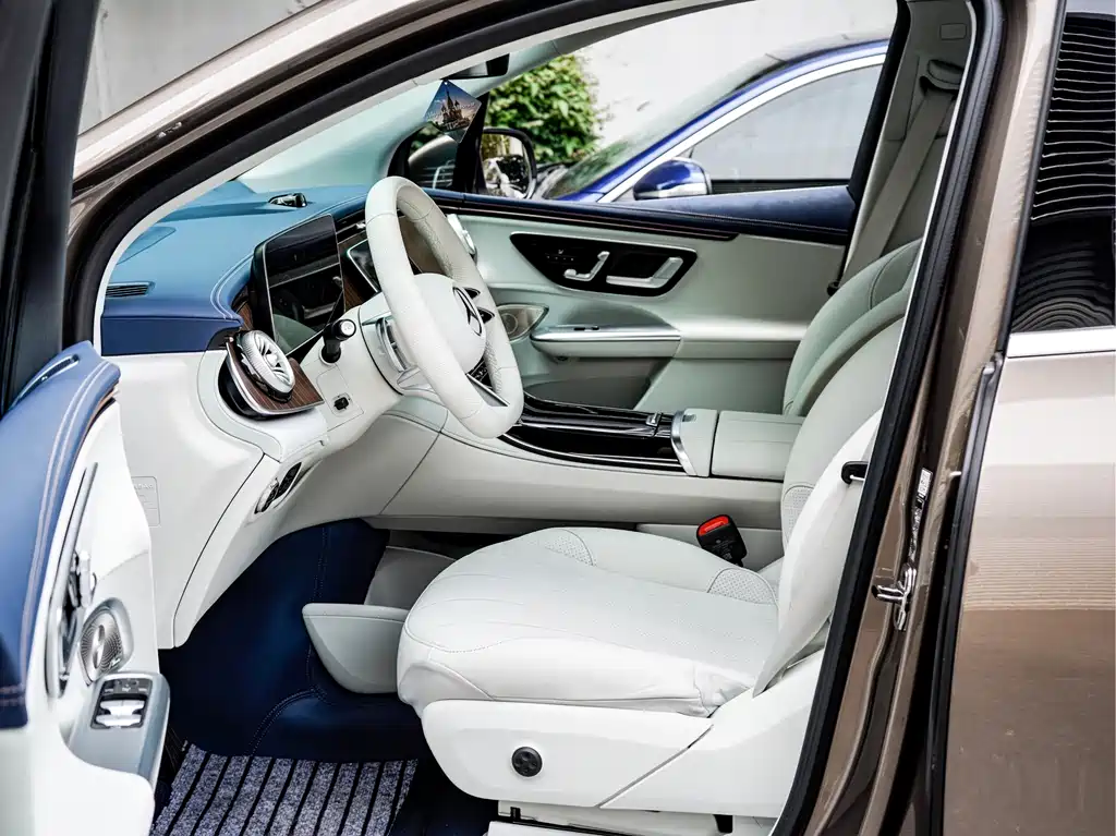 Mercedes-Benz EQE SUV — миниатюра 10