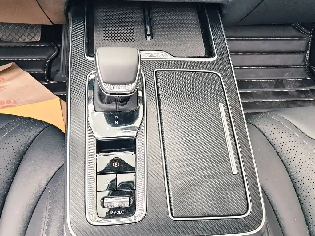 Hongqi HS5 2025 2.0T