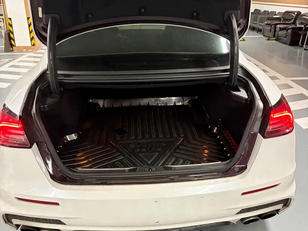 Maserati Quattroporte — миниатюра 9