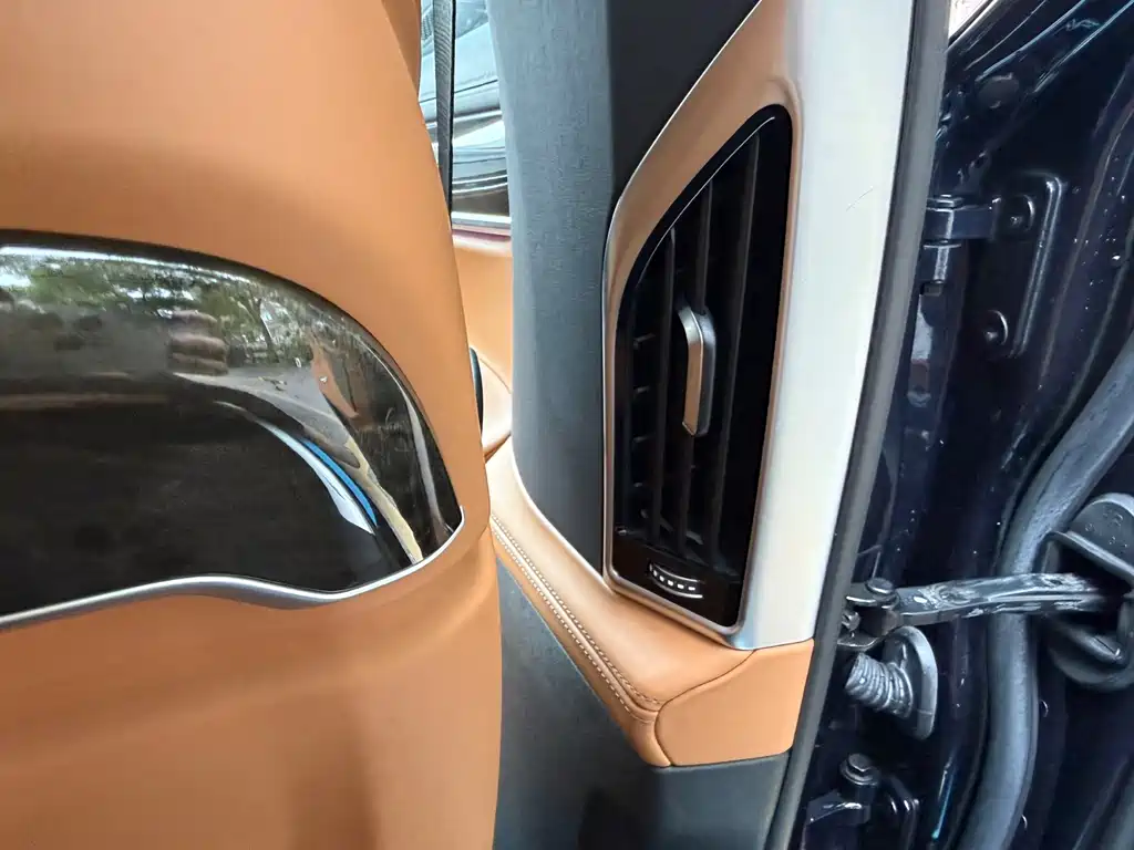 BMW 7 Series — миниатюра 17