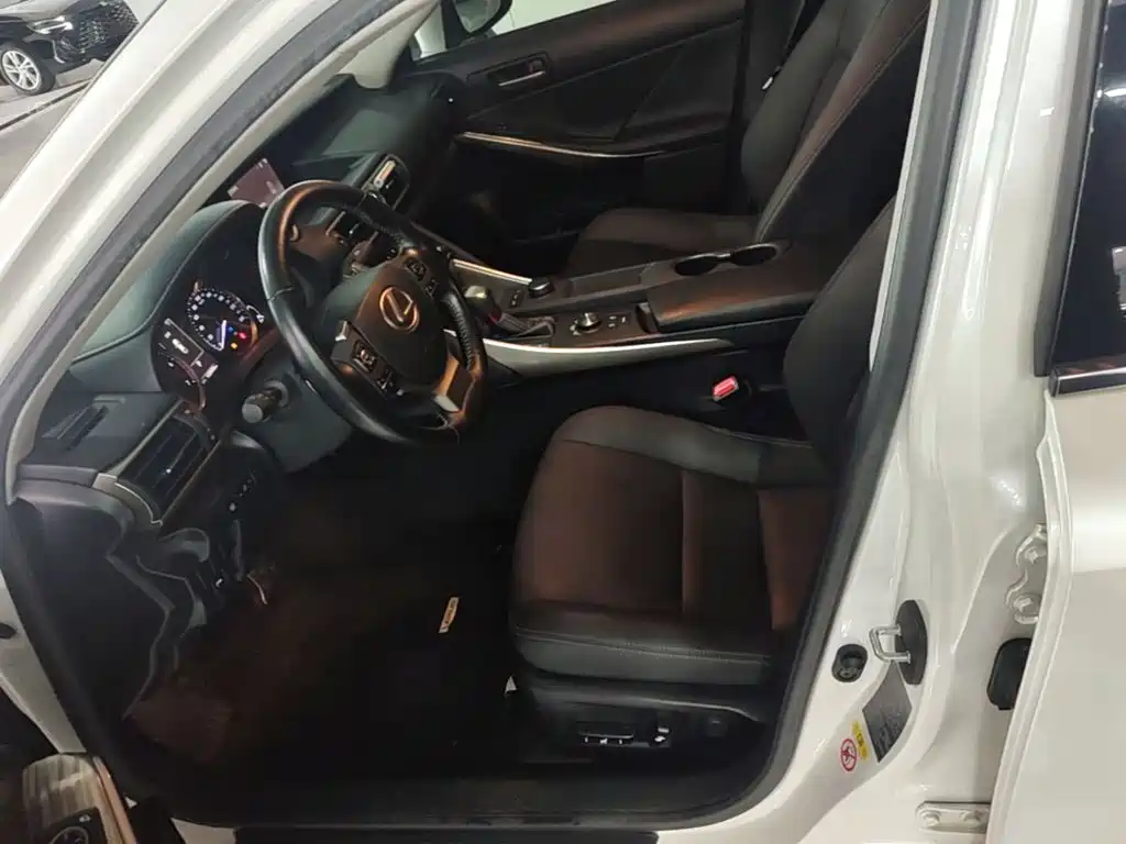 Lexus IS — миниатюра 15