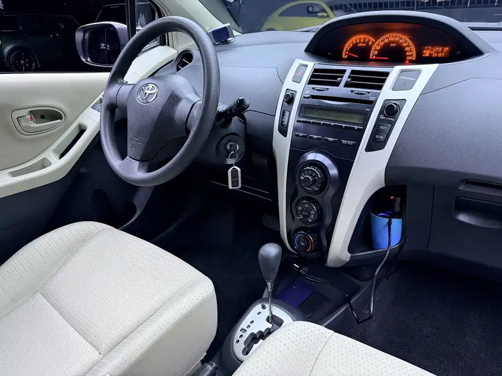 Toyota Yaris — миниатюра 7