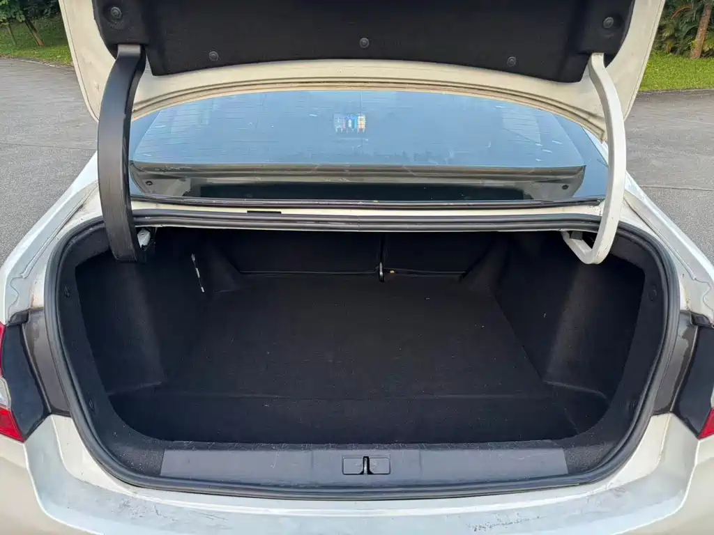 Peugeot 408 — миниатюра 8