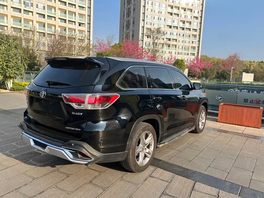 TOYOTA HIGHLANDER