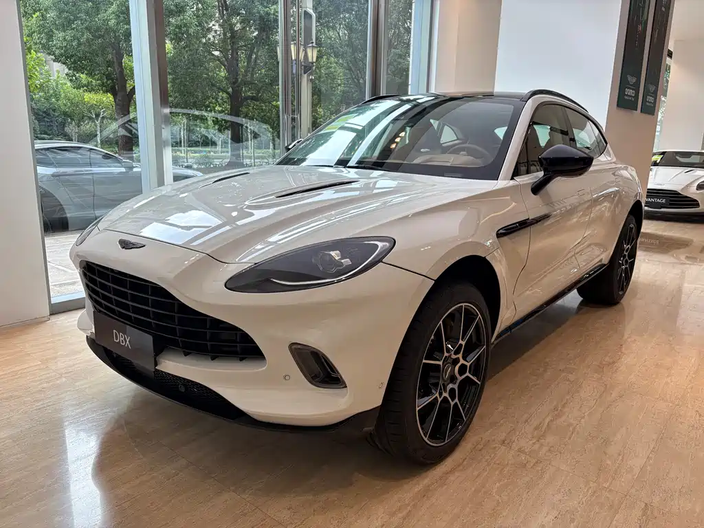 Aston Martin DBX 0