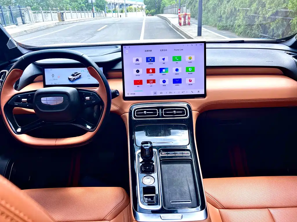 Geely Boyue L — миниатюра 11