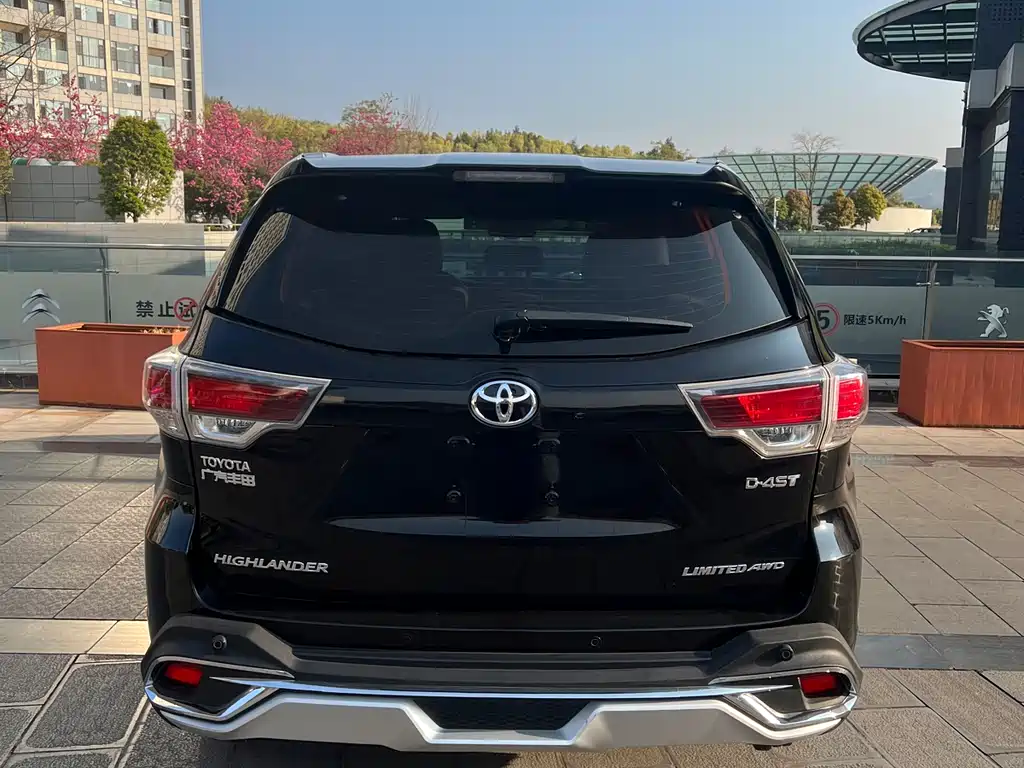 TOYOTA HIGHLANDER