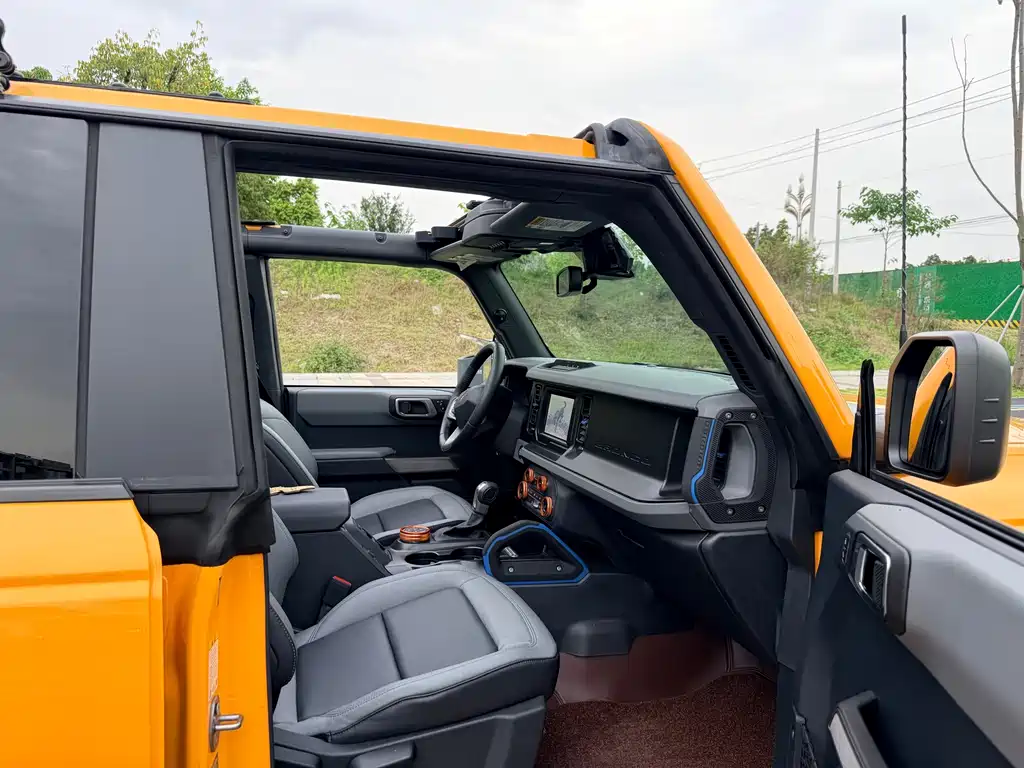 Ford Bronco (Import) — миниатюра 13