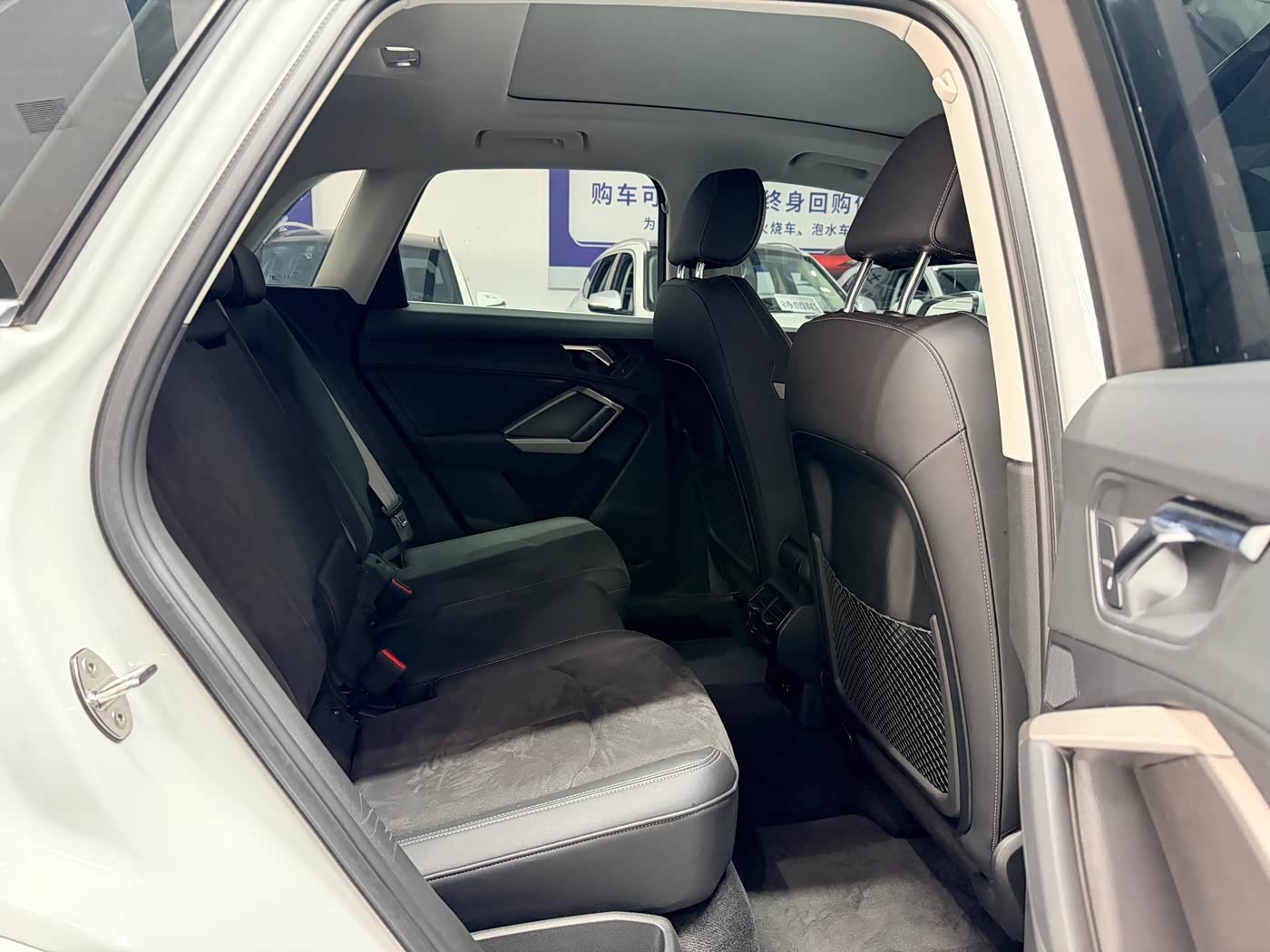 Audi Q3 1.4 л 2023 г. Белый, пробег 22000 км