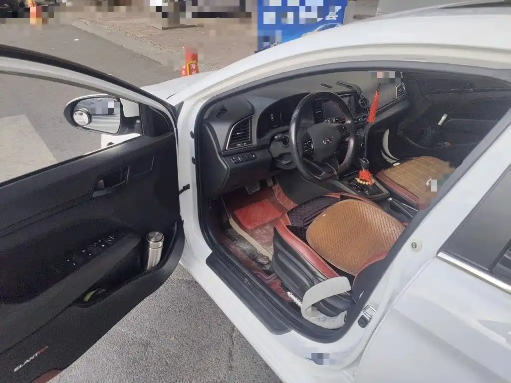 Hyundai Elantra — миниатюра 12