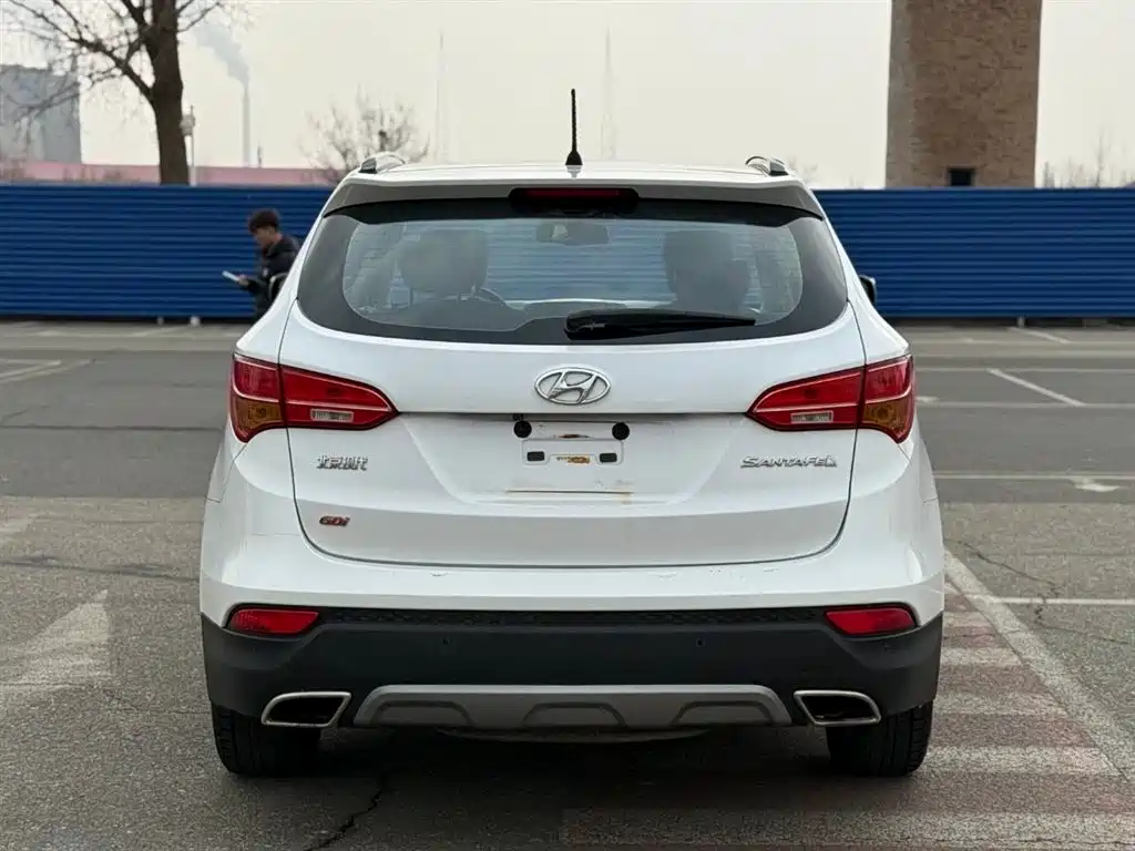 Hyundai Santa Fe 2013 2.4L AT