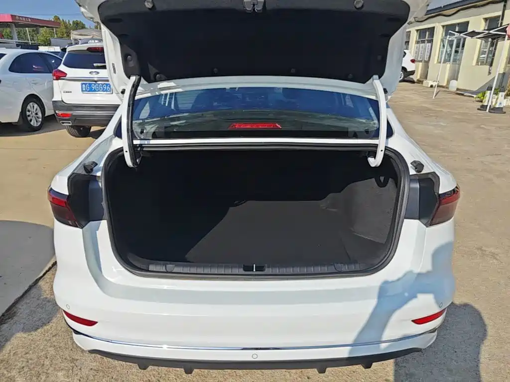 Geely Emgrand — миниатюра 19