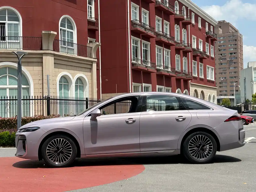Roewe M7 DMH 2025 160km Premium