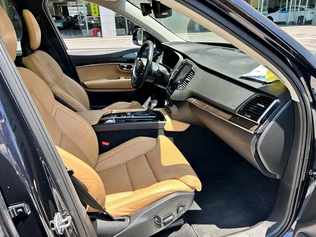 Volvo XC90 2015 T6 5 мест