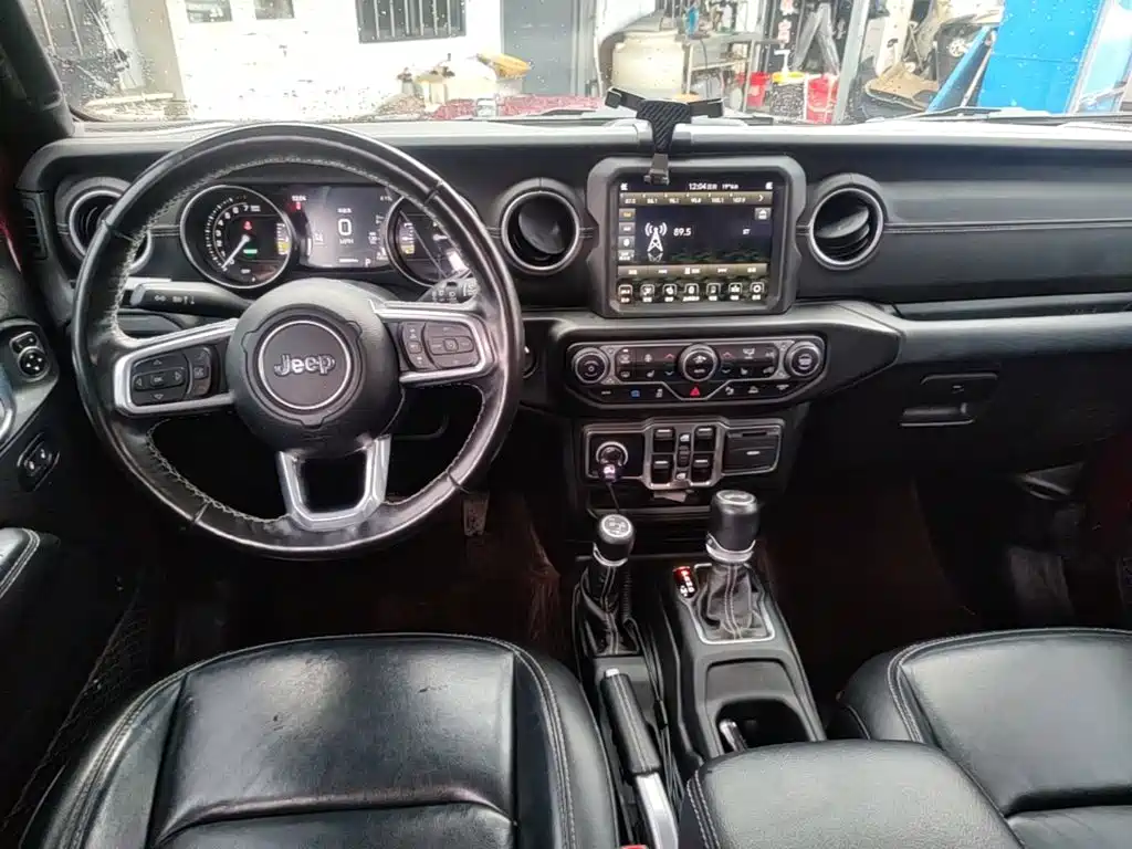 Jeep Wrangler PHEV — миниатюра 13
