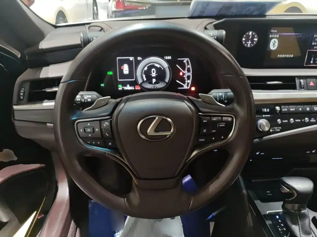 Lexus ES — миниатюра 11