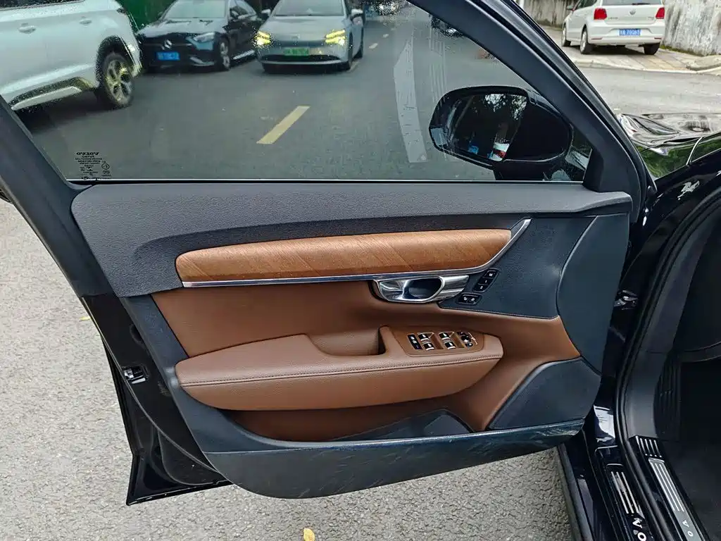 Volvo S90 — миниатюра 6
