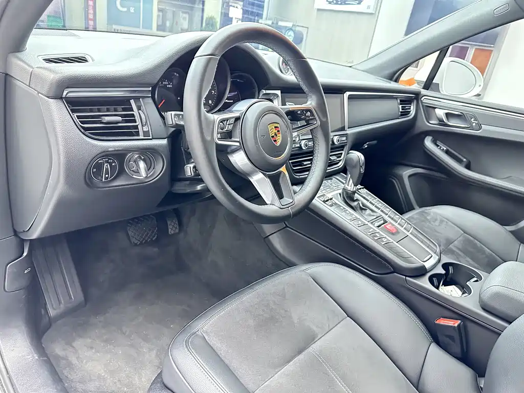 Porsche Macan — миниатюра 7